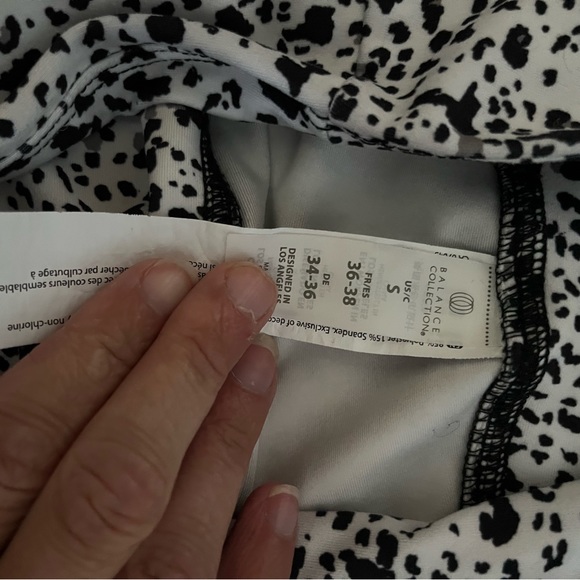 New balance leopard legging size small - Picture 6 of 7